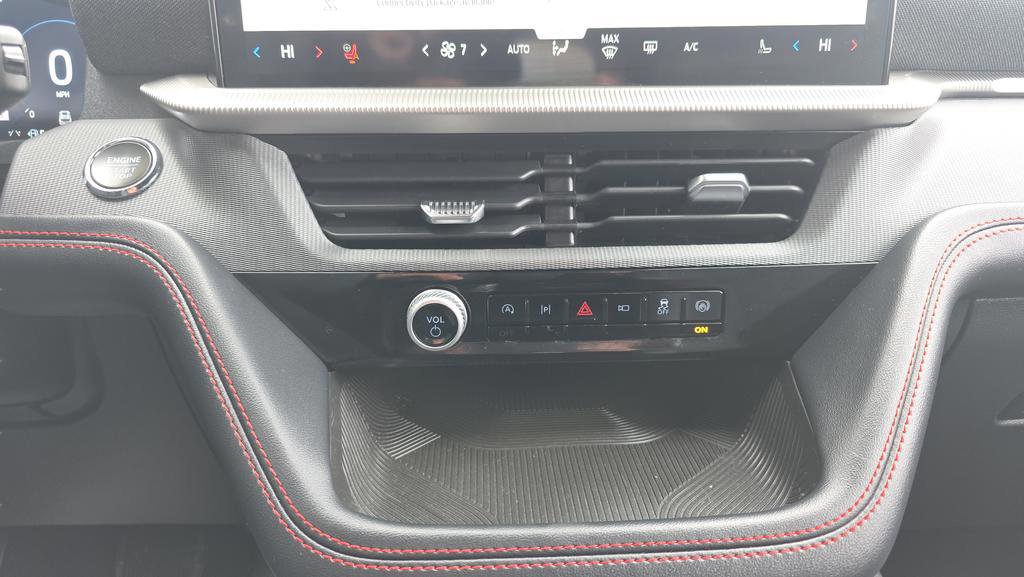 Certified 2025 Ford Explorer ST-Line w/ ST-Line Street Pack image 25