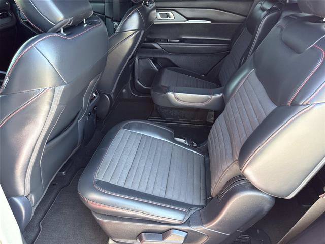 Certified 2025 Ford Explorer ST-Line w/ Premium Package AWD/4WD image 16