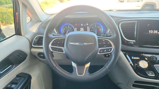 Used 2022 Chrysler Pacifica Touring-L image 25