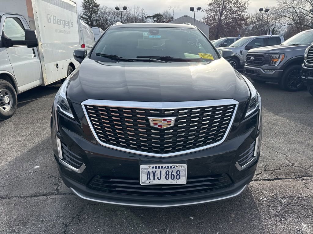 Used 2025 Cadillac XT5 Premium Luxury image 2