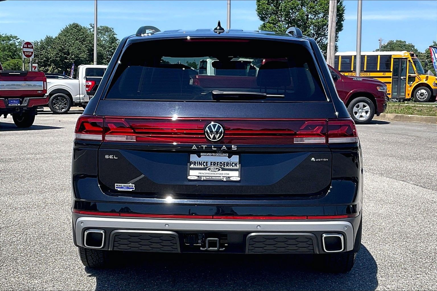 Used 2024 Volkswagen Atlas Peak Edition SEL AWD/4WD image 4