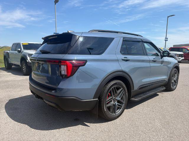 Certified 2025 Ford Explorer ST-Line w/ Premium Package RWD image 5