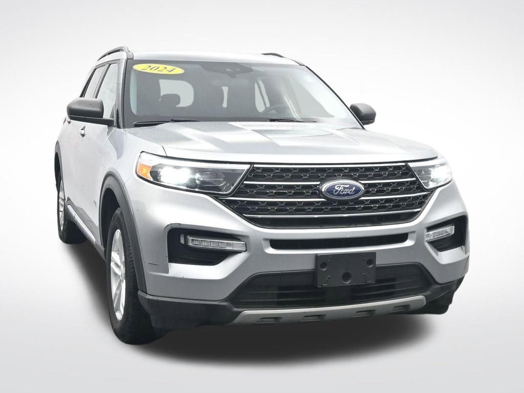 Certified 2024 Ford Explorer XLT w/ Equipment Group 202A image 3