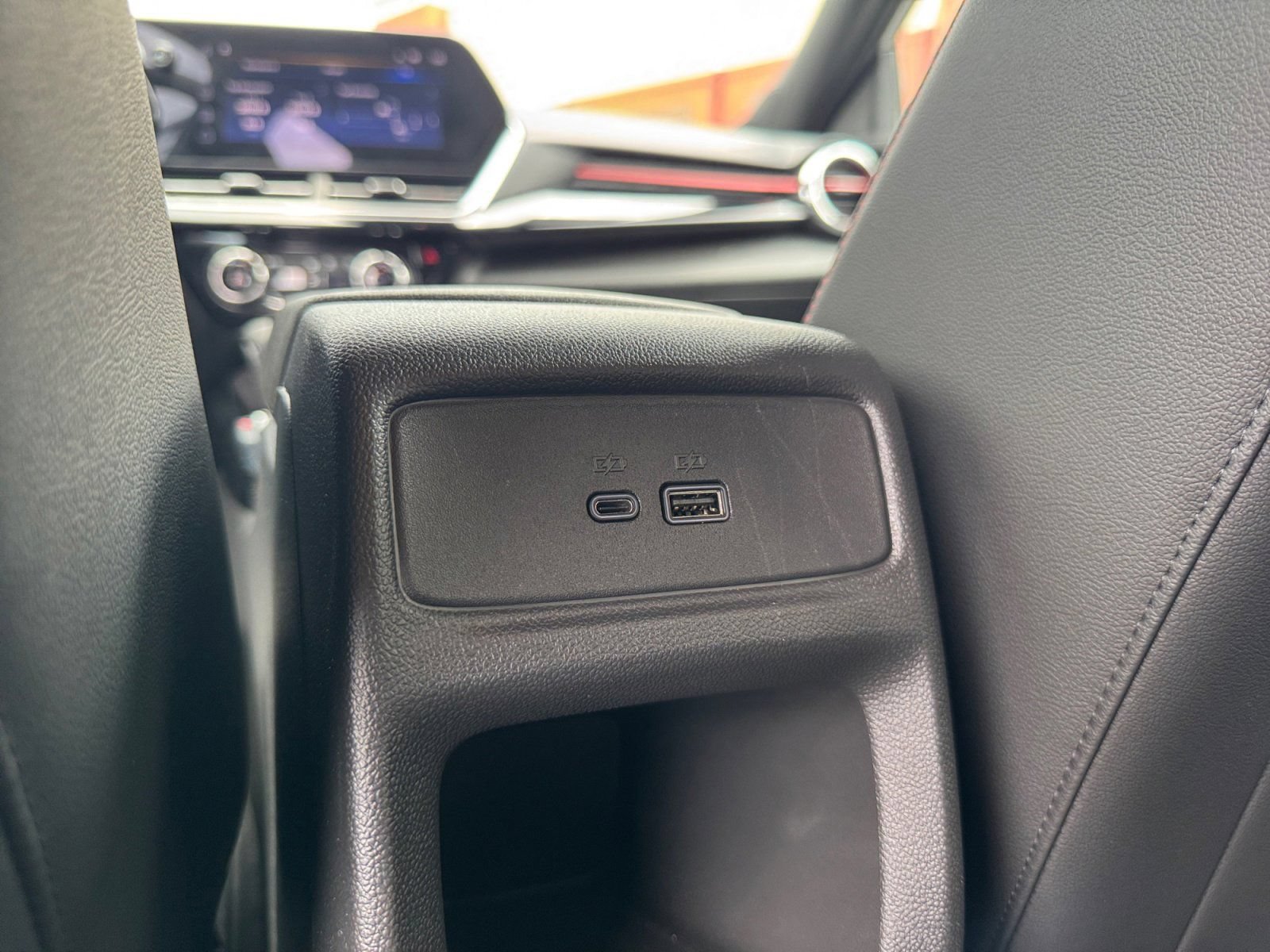 Used 2025 Chevrolet Trax RS FWD image 18