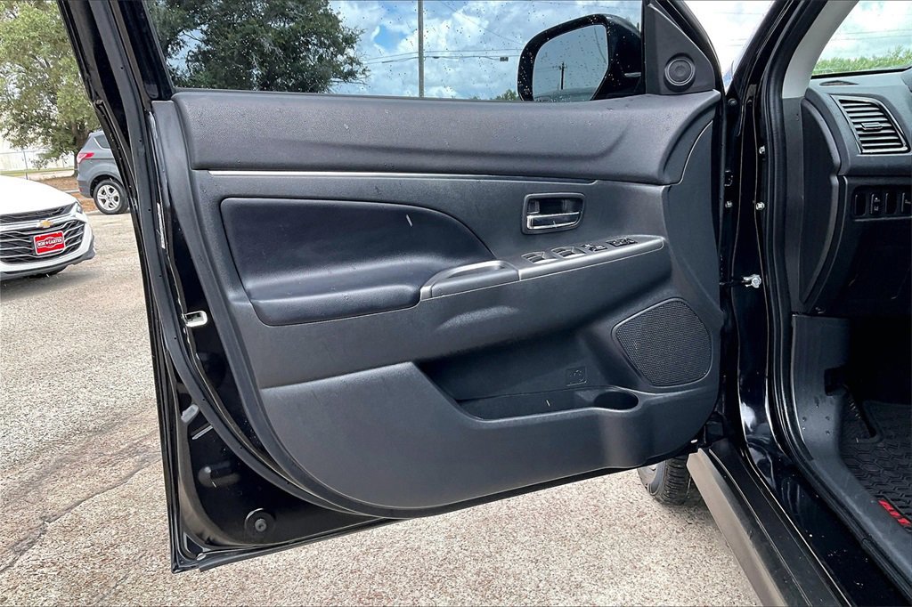 Used 2022 Mitsubishi Outlander Sport SE image 17