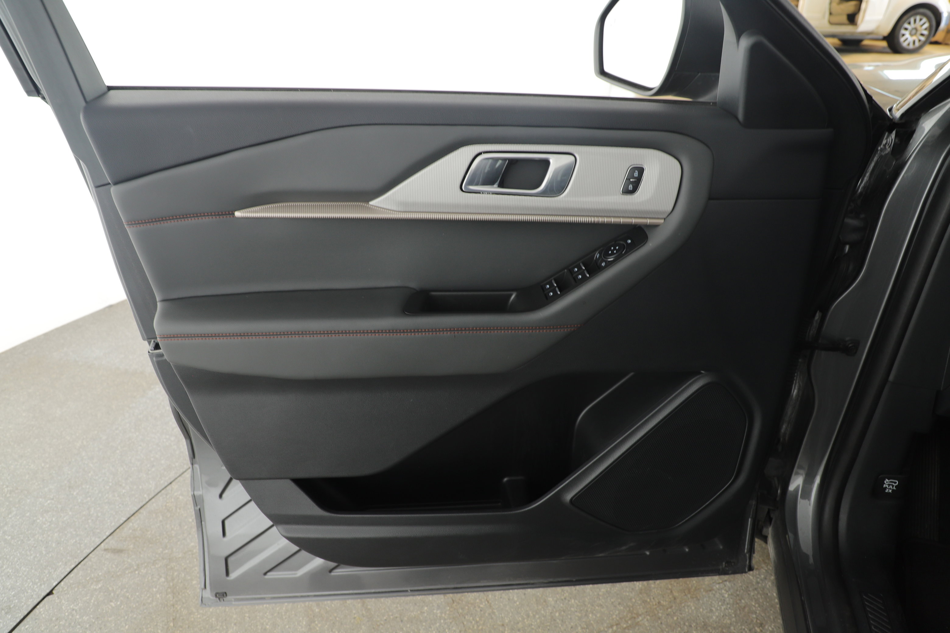 Certified 2025 Ford Explorer Active image 15