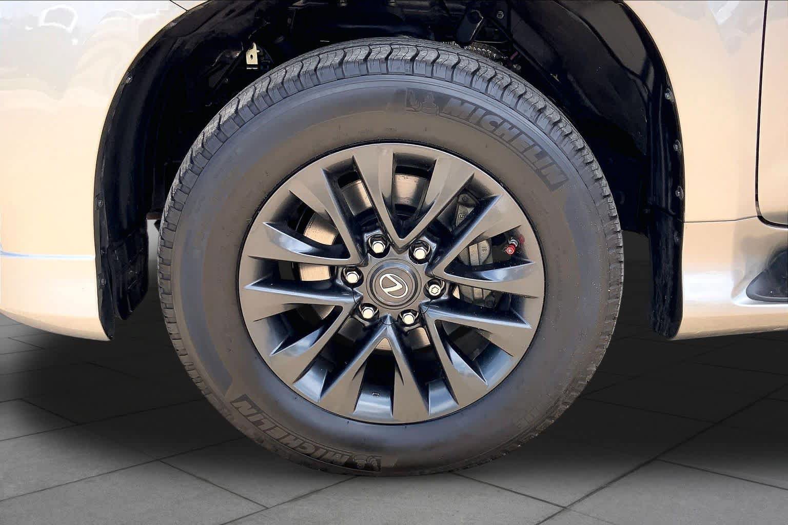 Used 2020 Lexus GX 460 Premium w/ Premium Package AWD/4WD image 11