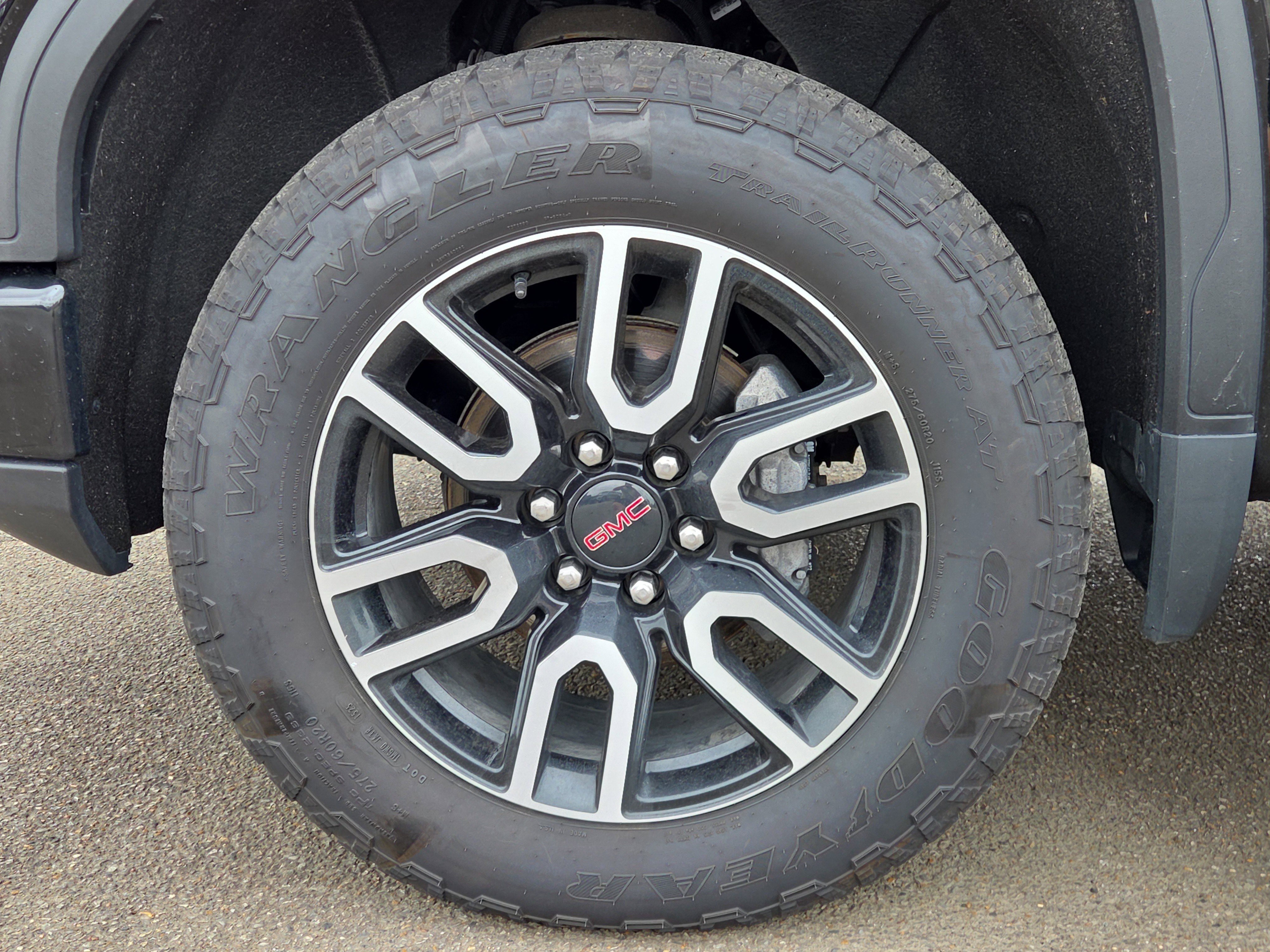 Used 2022 GMC Sierra 1500 AT4 w/ AT4 Preferred Package AWD/4WD image 9