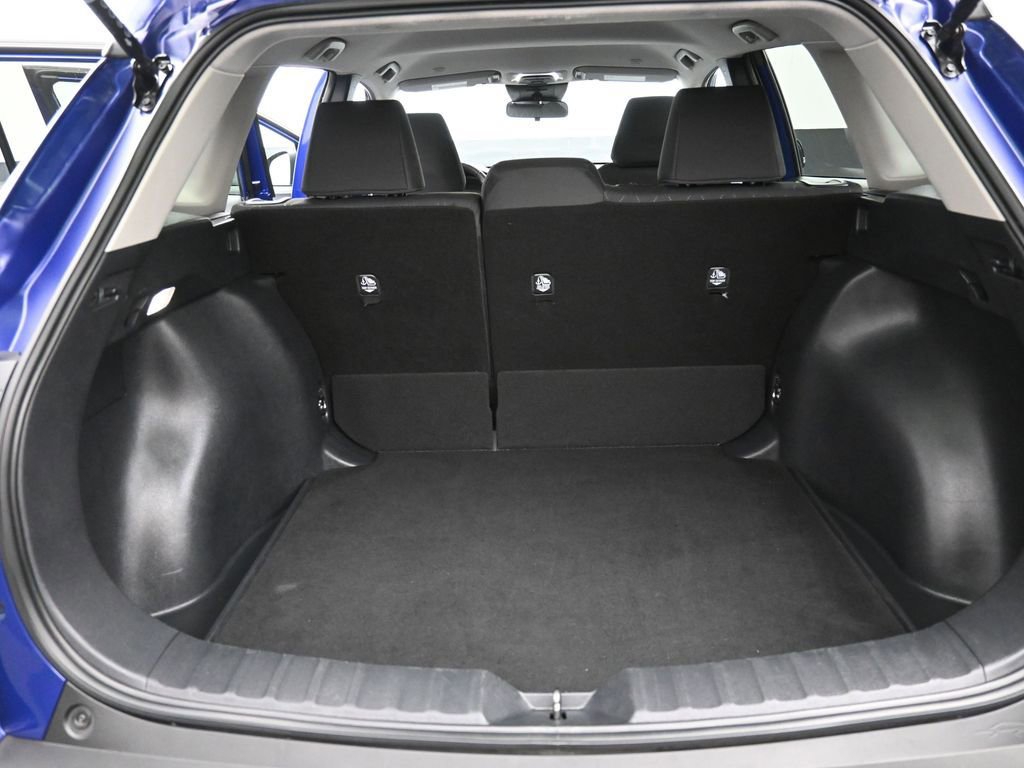 Used 2025 Toyota Corolla Cross LE image 2