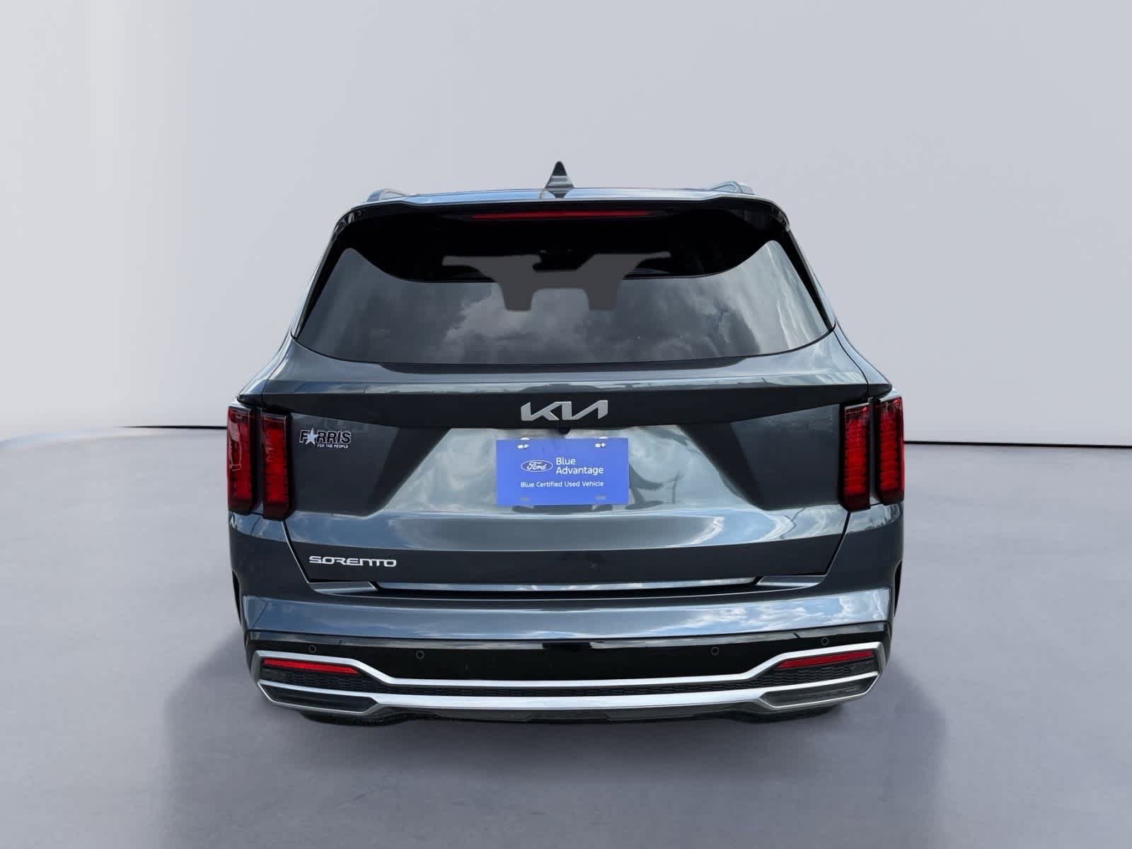 Used 2023 Kia Sorento S FWD image 4