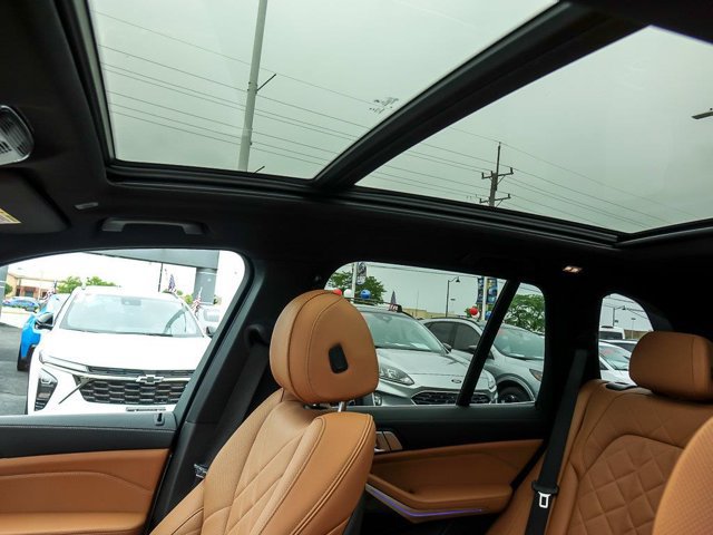 Used 2023 BMW X5 xDrive40i w/ Premium Package AWD/4WD image 15