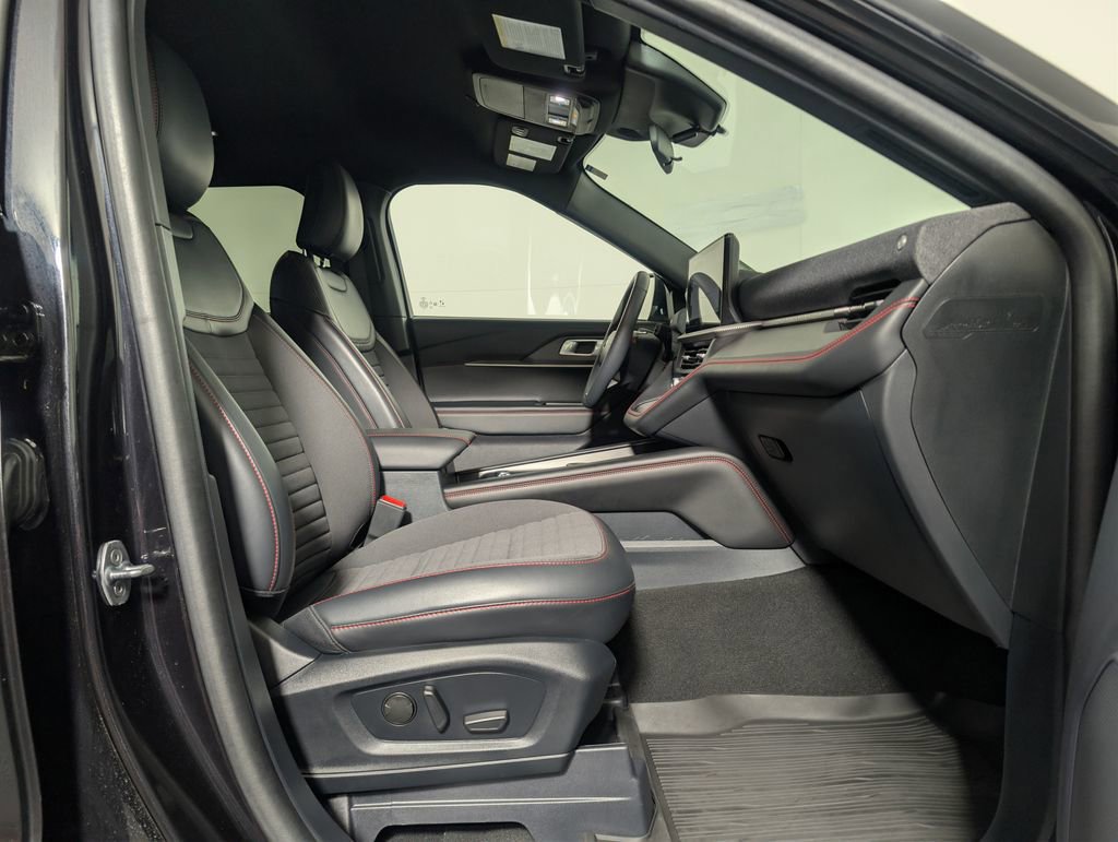 Certified 2025 Ford Explorer ST-Line w/ ST-Line Street Pack AWD/4WD image 11