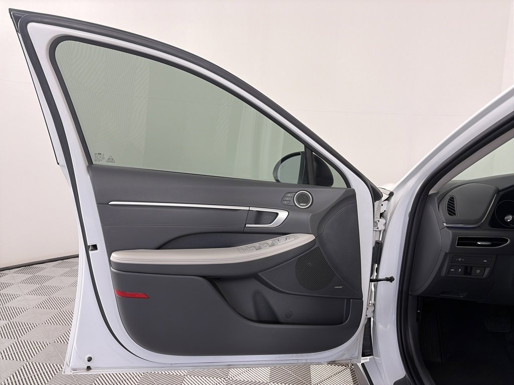 Used 2022 Hyundai Sonata Limited w/ Cargo Package image 10