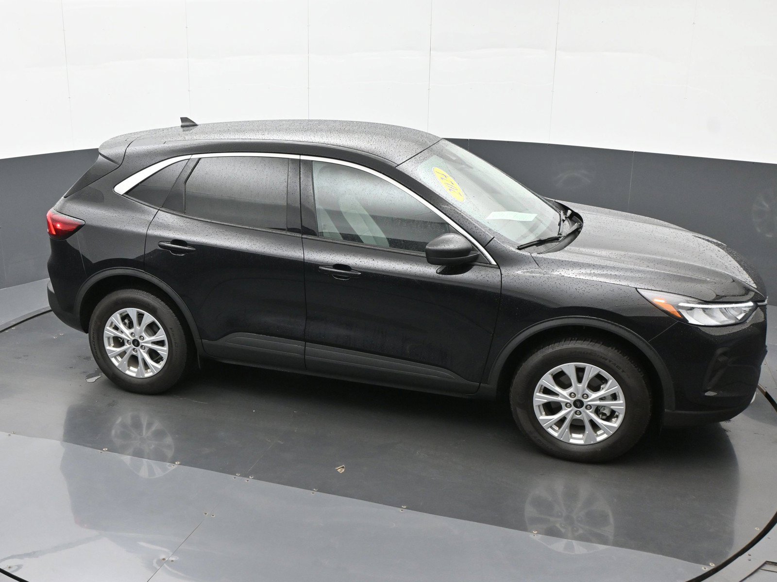 Certified 2024 Ford Escape Active AWD/4WD image 32