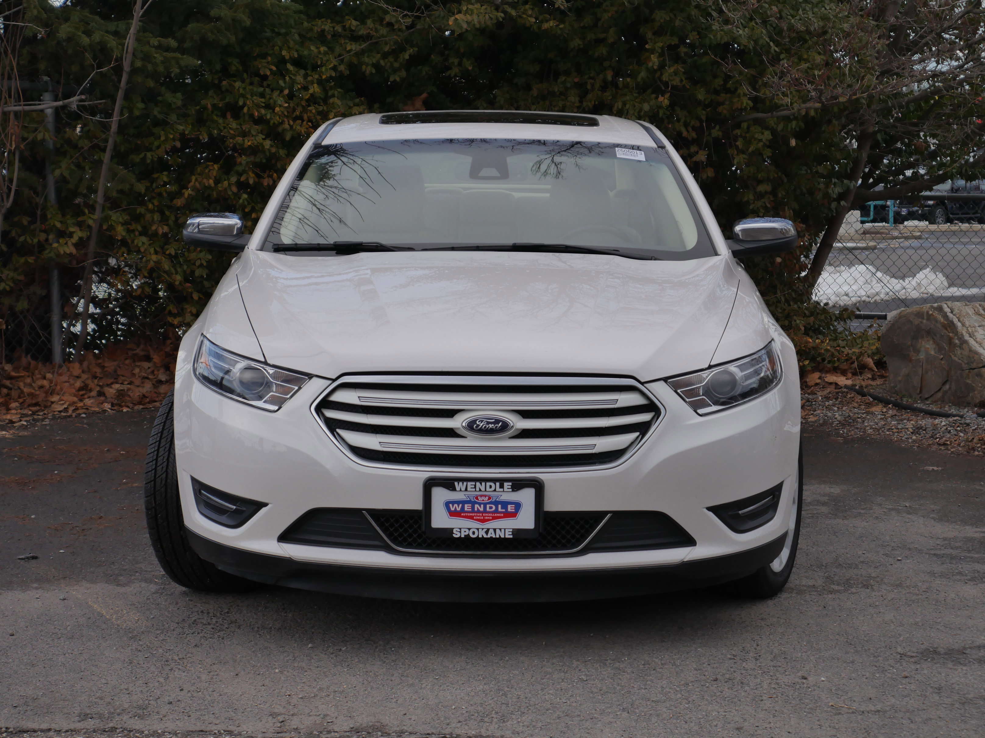 Certified 2017 Ford Taurus Limited image 8