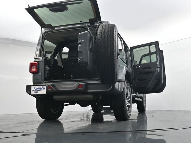 Used 2024 Jeep Wrangler Unlimited Sahara w/ Safety Group AWD/4WD image 52