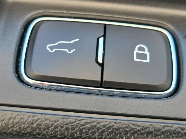 Certified 2023 Ford Explorer XLT w/ Equipment Group 202A RWD image 10