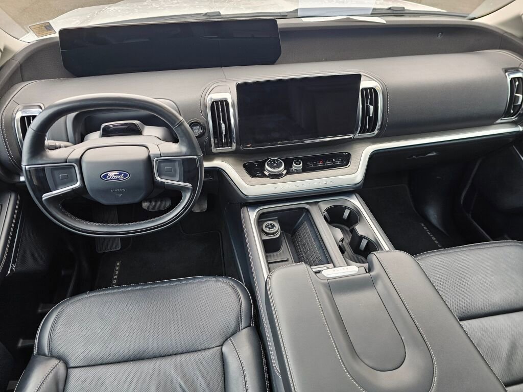 Certified 2025 Ford Expedition Platinum AWD/4WD image 16