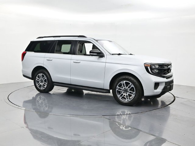 Certified 2025 Ford Expedition Active AWD/4WD image 3