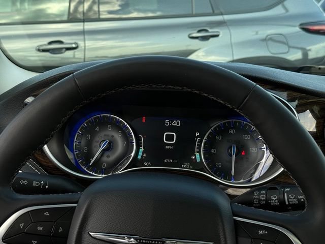 Used 2023 Chrysler Pacifica Limited FWD image 7