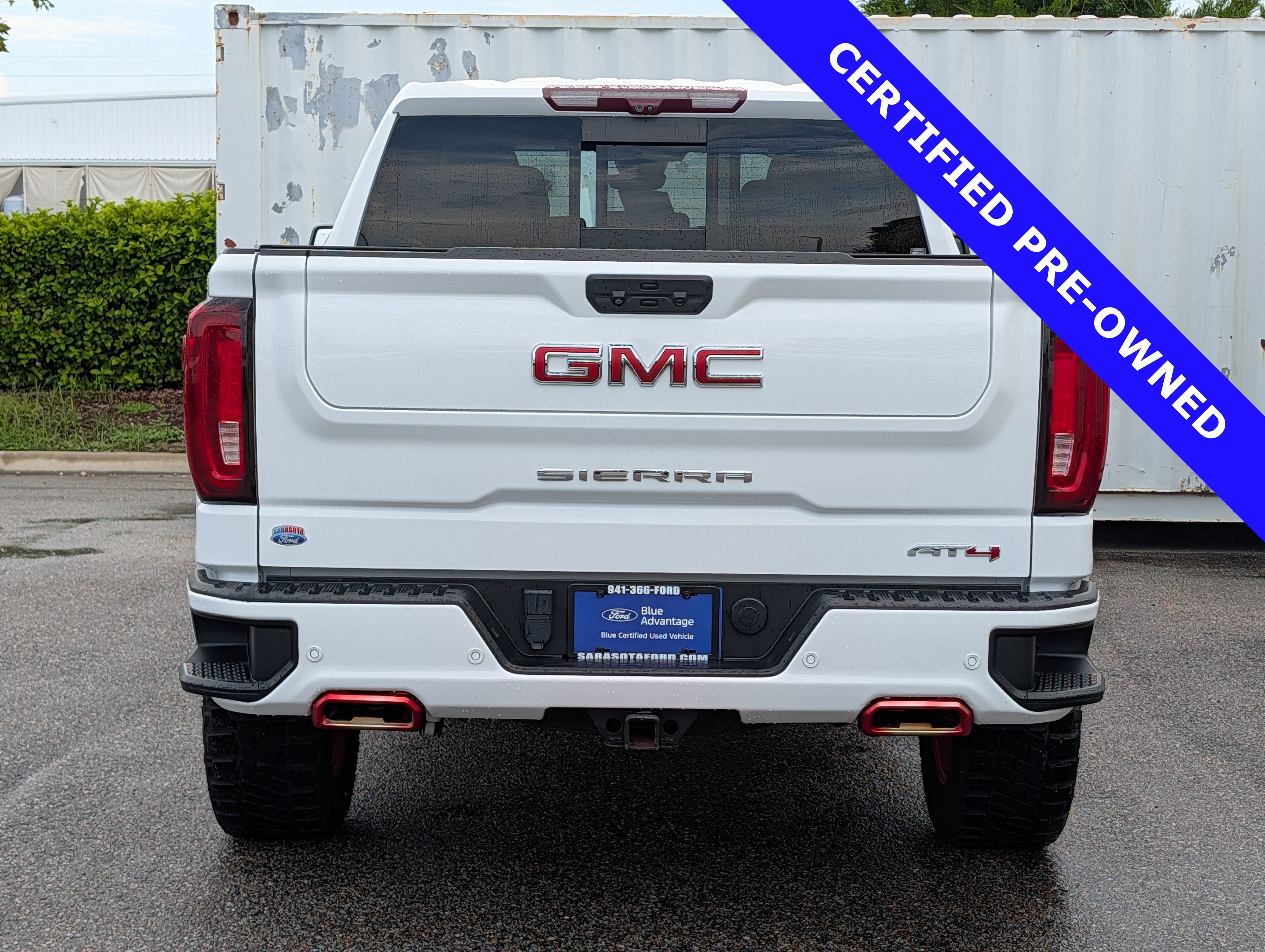 Used 2023 GMC Sierra 1500 AT4 w/ Technology Package AWD/4WD image 6