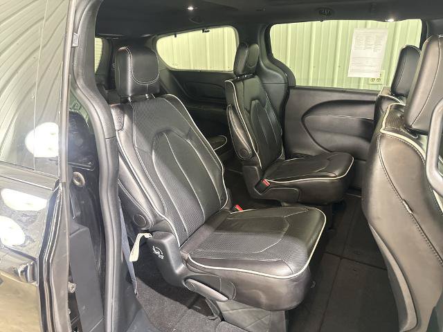 Used 2025 Chrysler Pacifica Limited FWD image 33