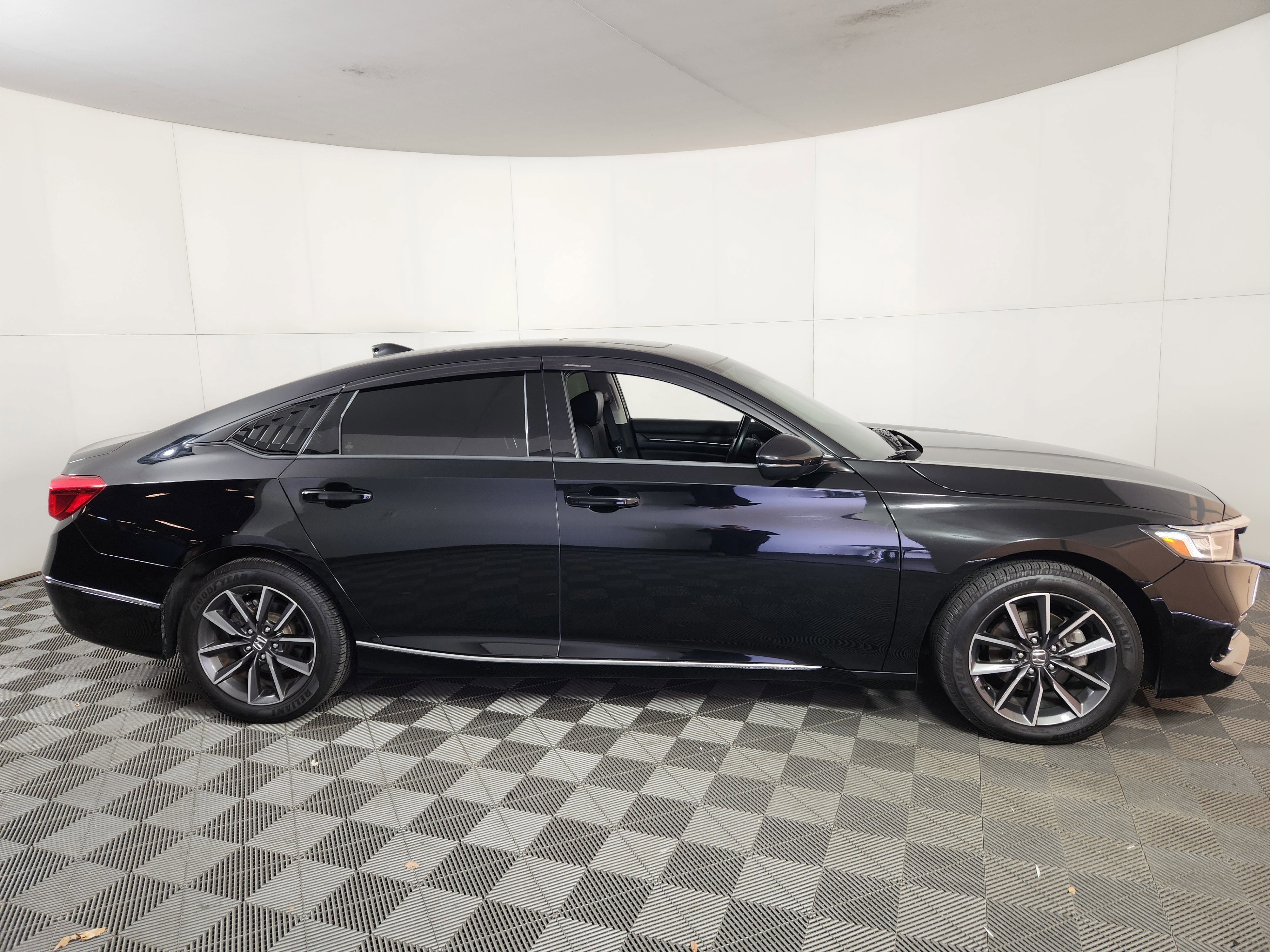 Used 2021 Honda Accord EX-L image 6