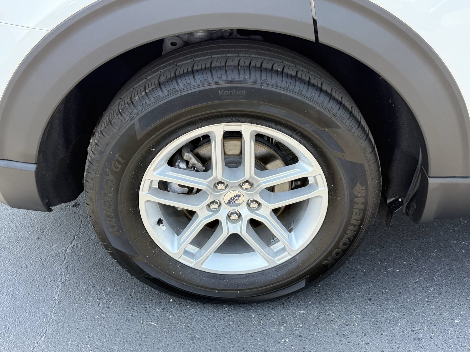 Certified 2025 Ford Explorer Active RWD image 37