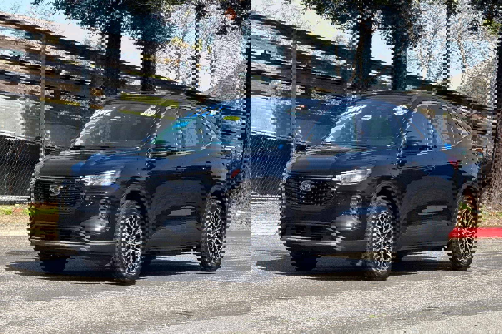 Certified 2025 Ford Escape Base image 8