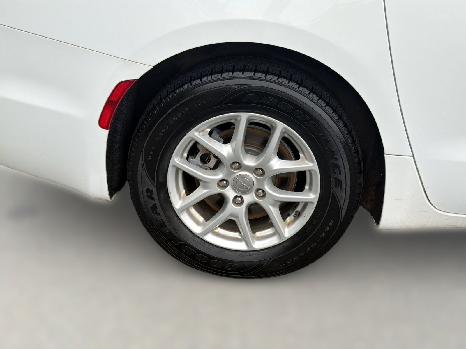 Used 2020 Chrysler Pacifica Touring FWD image 13