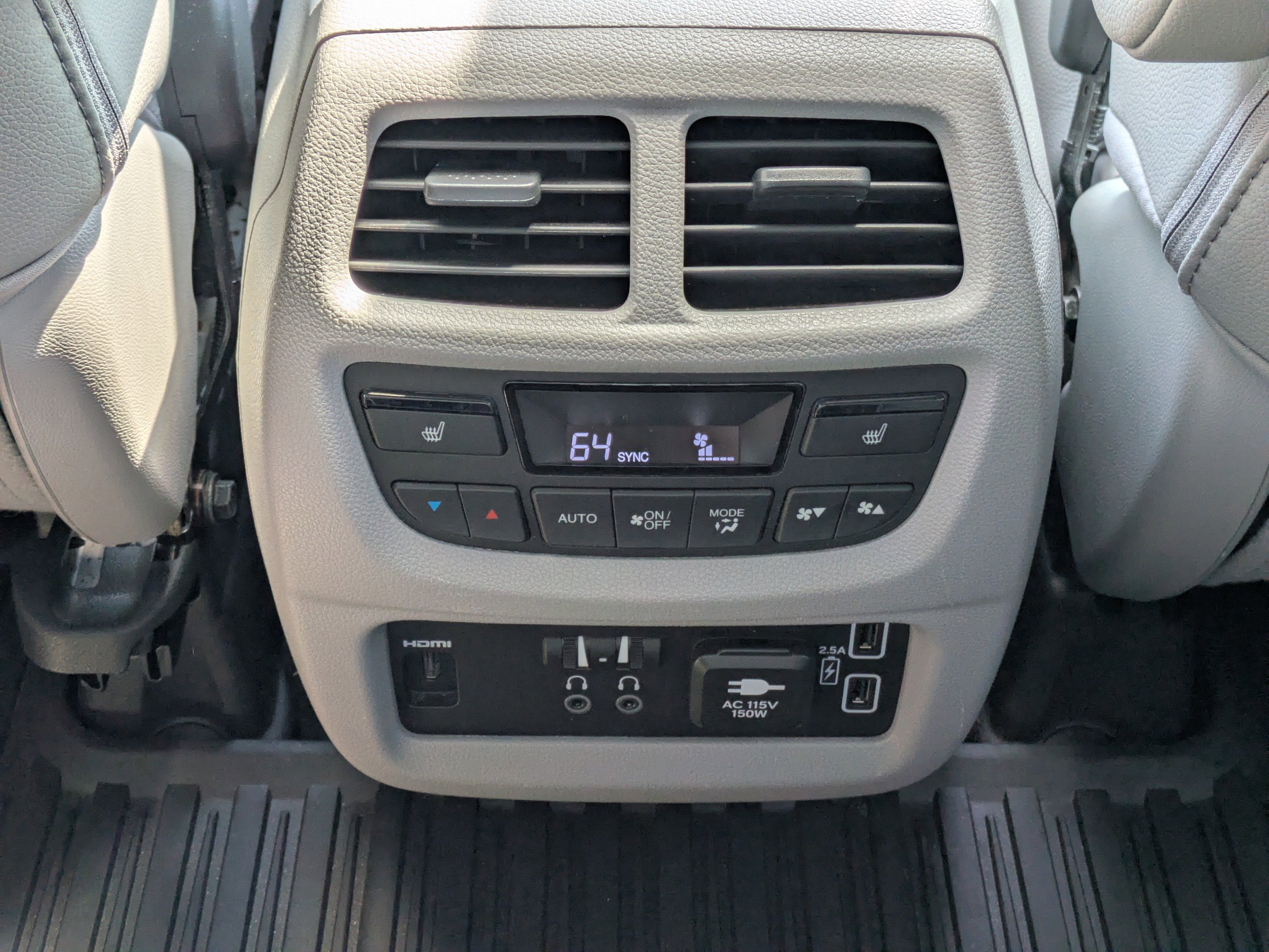 Used 2020 Honda Pilot Touring image 13