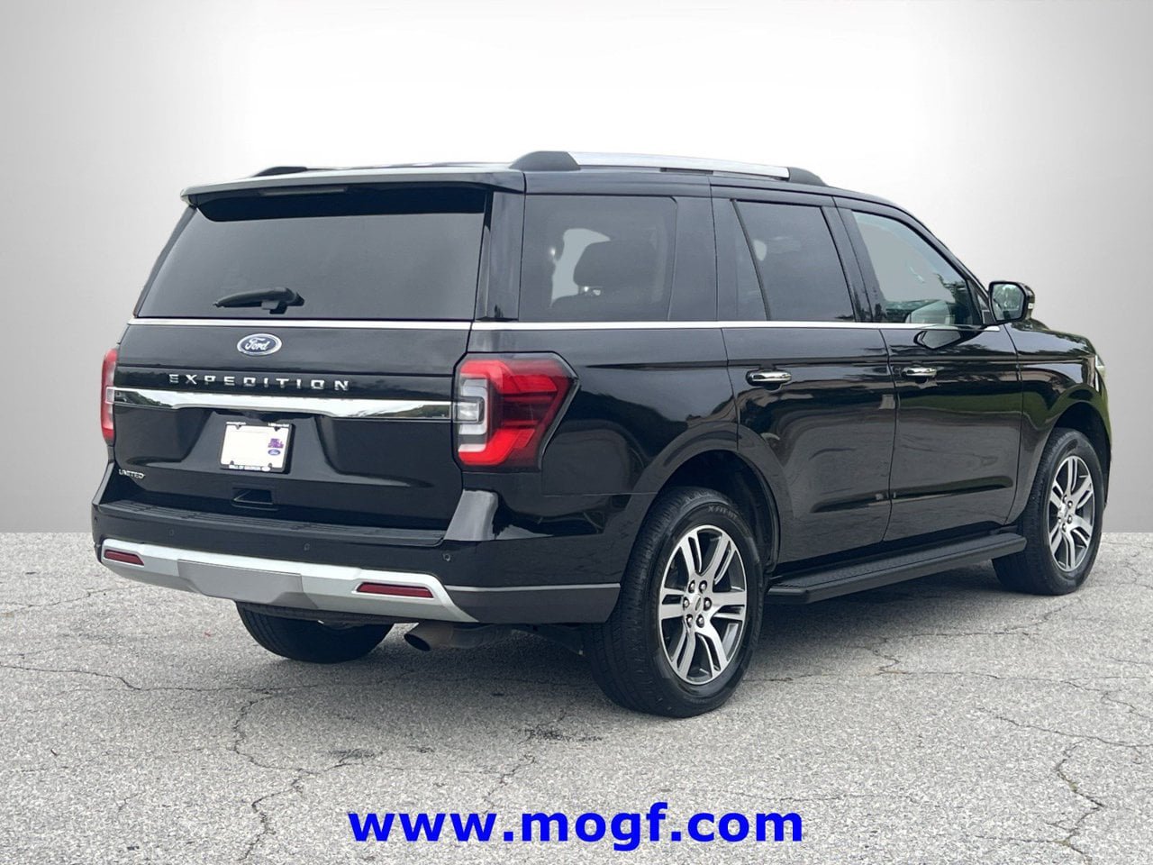Certified 2024 Ford Expedition Limited AWD/4WD image 3