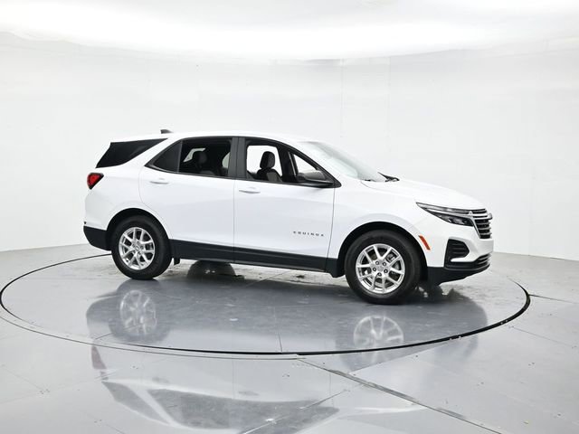 Used 2024 Chevrolet Equinox LS w/ LS Convenience Package FWD image 3