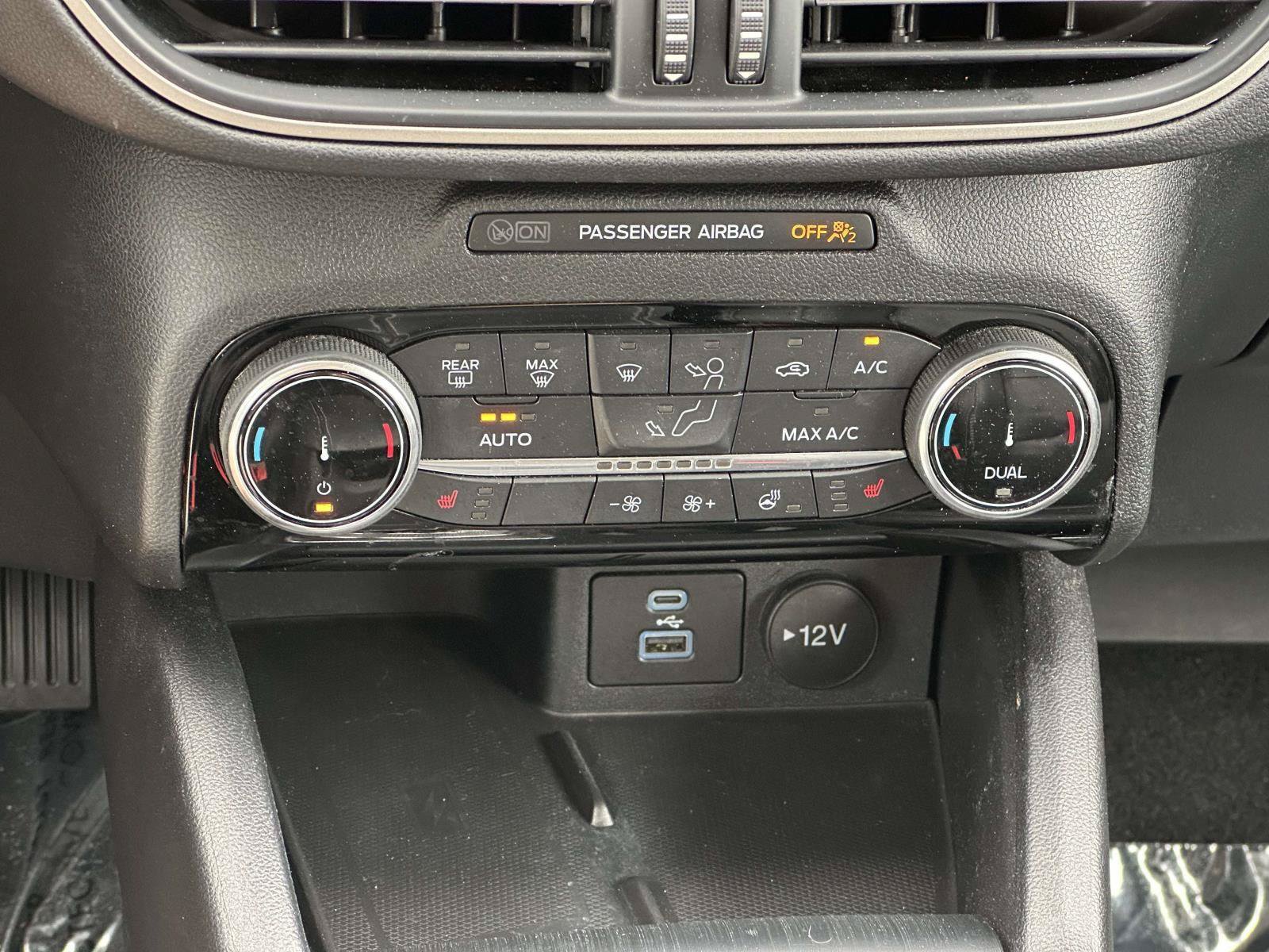 Certified 2022 Ford Escape SEL w/ Technology Package AWD/4WD image 19