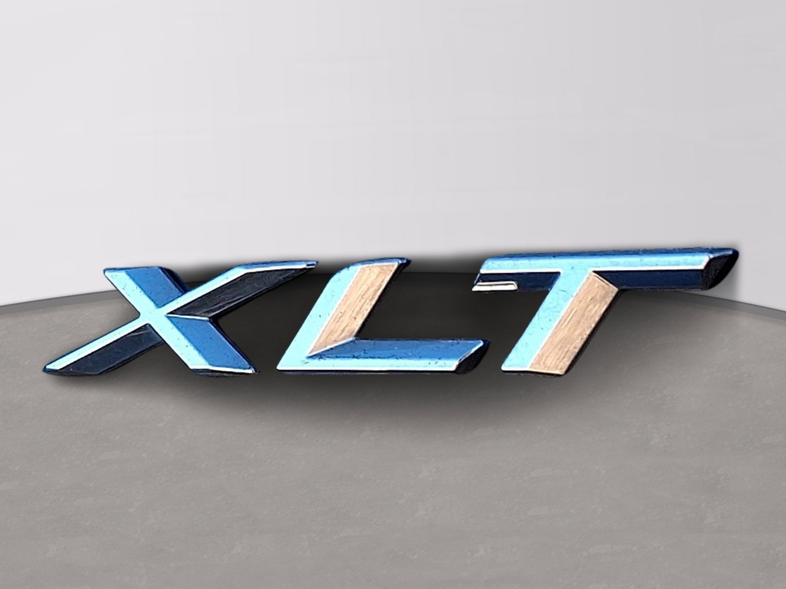 Certified 2023 Ford Explorer XLT w/ Equipment Group 202A image 5