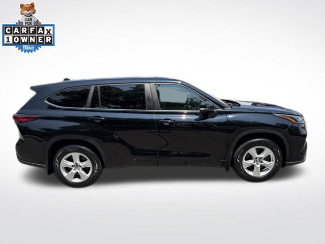 Used 2023 Toyota Highlander LE AWD/4WD image 11