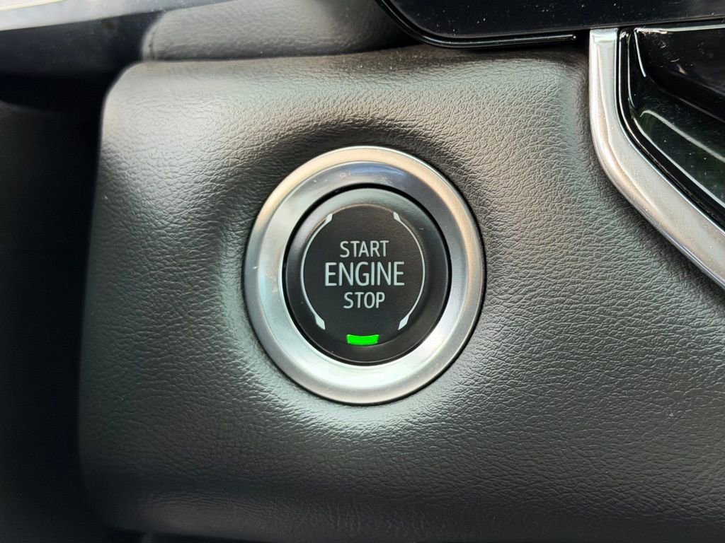 Used 2025 GMC Canyon Elevation image 23