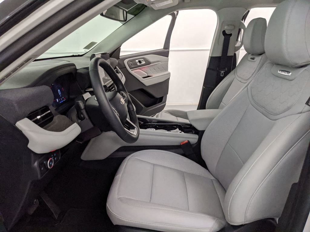 Certified 2025 Ford Explorer Platinum w/ Ultimate Package AWD/4WD image 43
