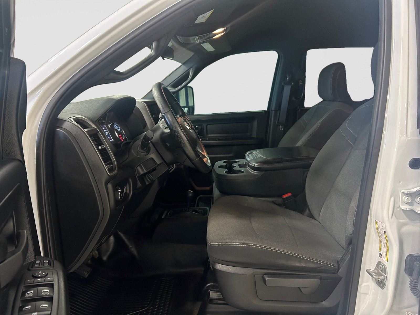 Used 2023 RAM 3500 Tradesman AWD/4WD image 9