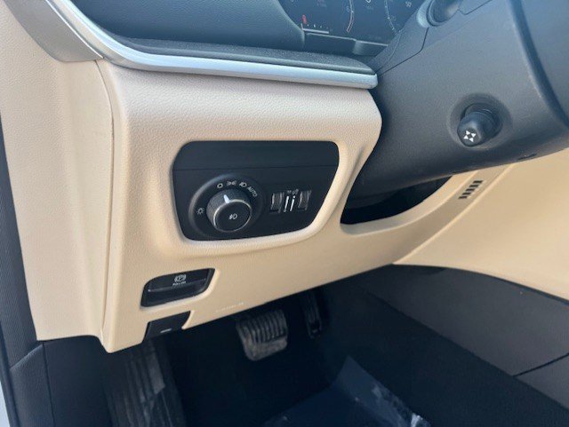 Used 2023 Jeep Grand Cherokee Limited w/ Luxury Tech Group II image 13