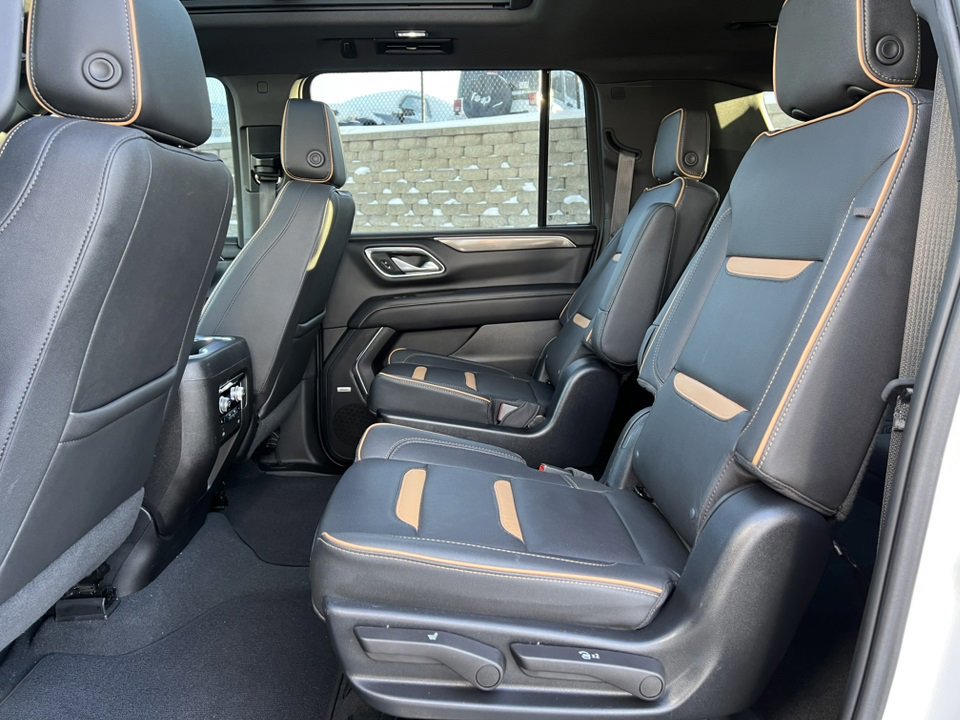 Used 2023 GMC Yukon XL AT4 image 12