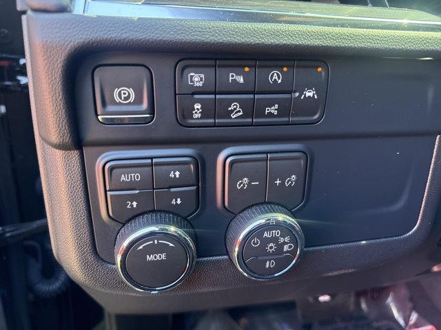 Used 2026 Chevrolet Tahoe Z71 w/ Comfort Package AWD/4WD image 21