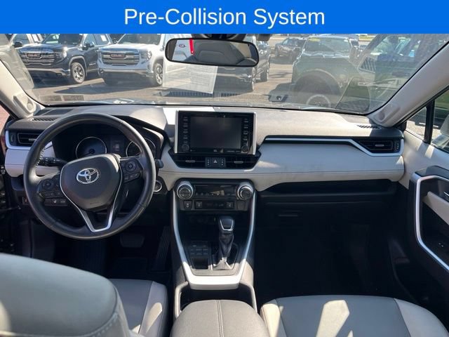 Used 2019 Toyota RAV4 XLE Premium w/ Cold Weather Package AWD/4WD image 10