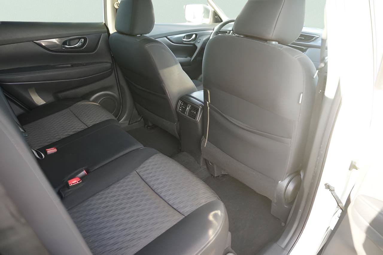 Used 2018 Nissan Rogue SV w/ Premium Package FWD image 14