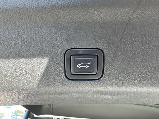 Used 2022 GMC Yukon SLT w/ SLT Premium Package image 15