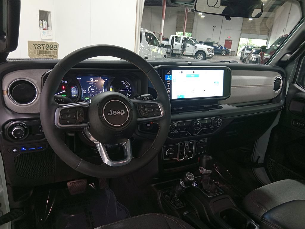 Used 2024 Jeep Wrangler Unlimited Sahara AWD/4WD image 14