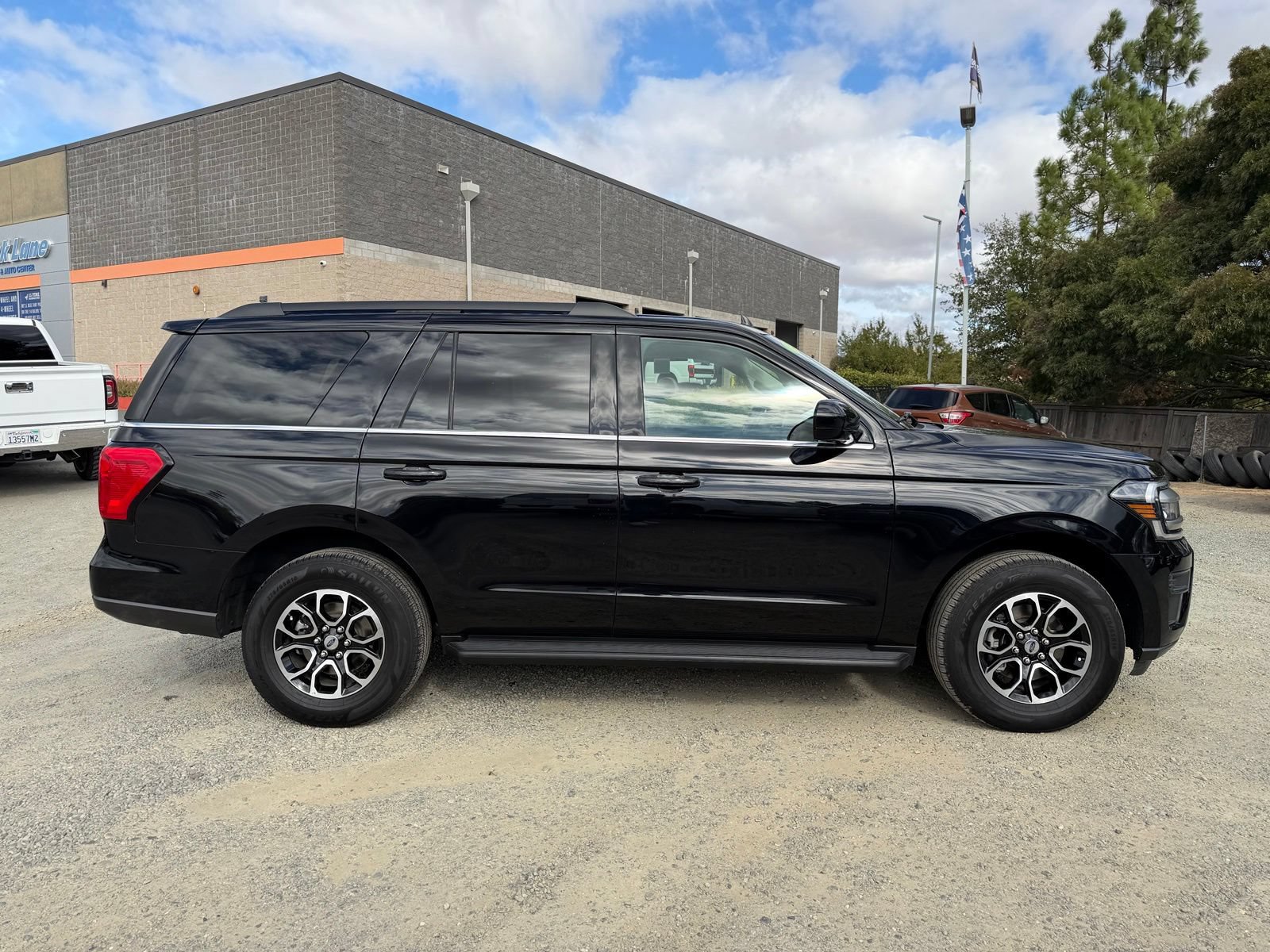 Certified 2024 Ford Expedition XLT AWD/4WD image 6