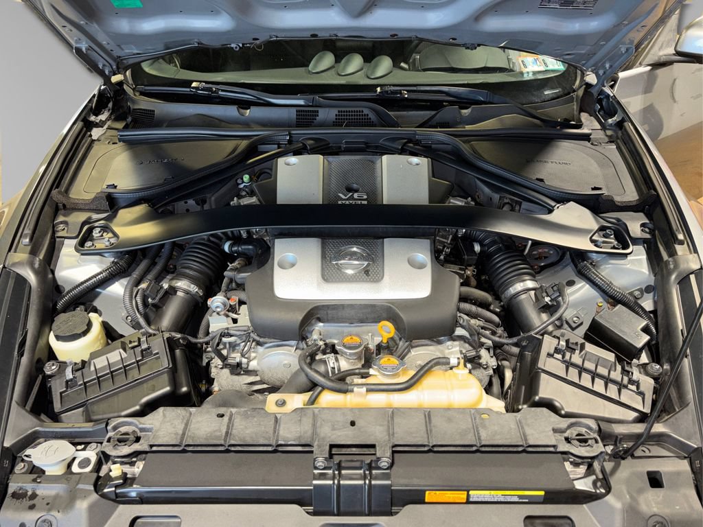 Used 2020 Nissan 370Z Coupe RWD image 15