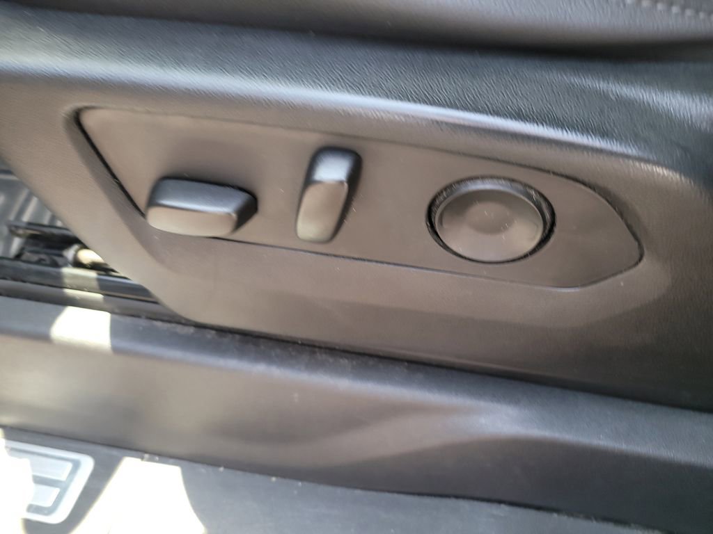 Used 2023 Chevrolet Silverado 1500 LTZ AWD/4WD image 18