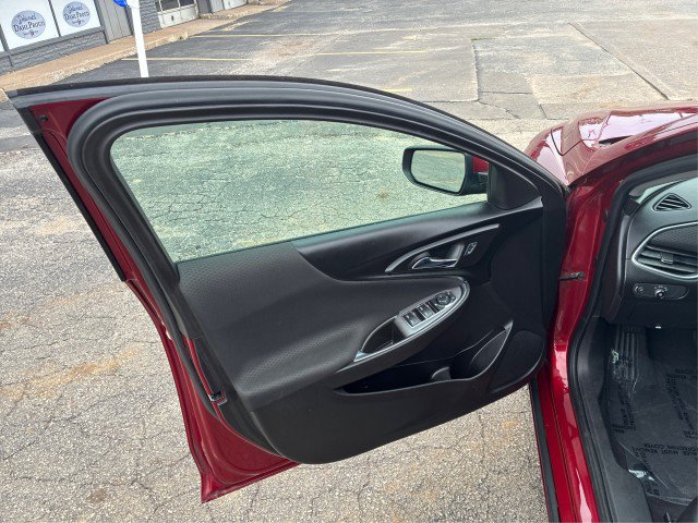 Used 2017 Chevrolet Malibu LT FWD image 18